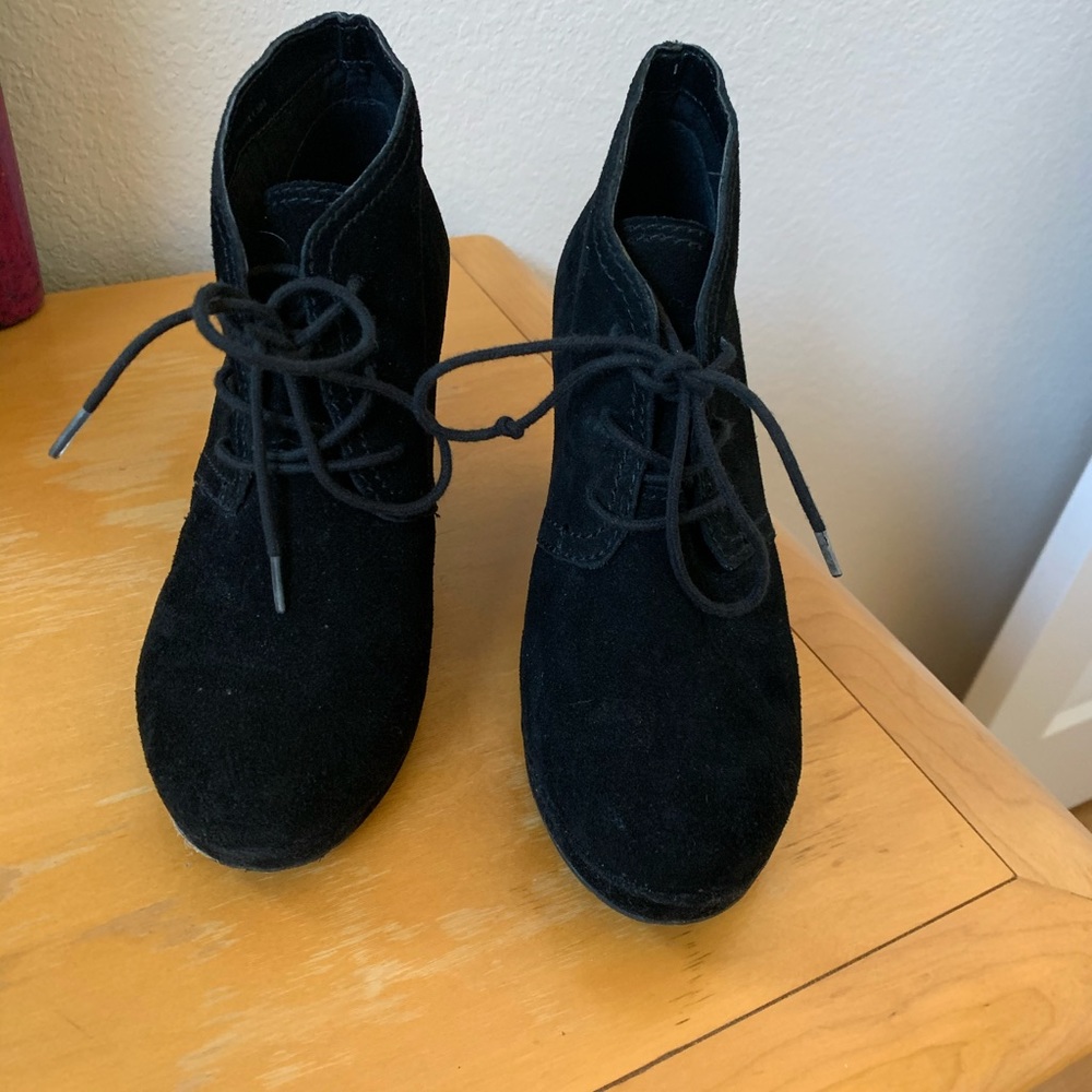 Excellent condition black suede boot size 6